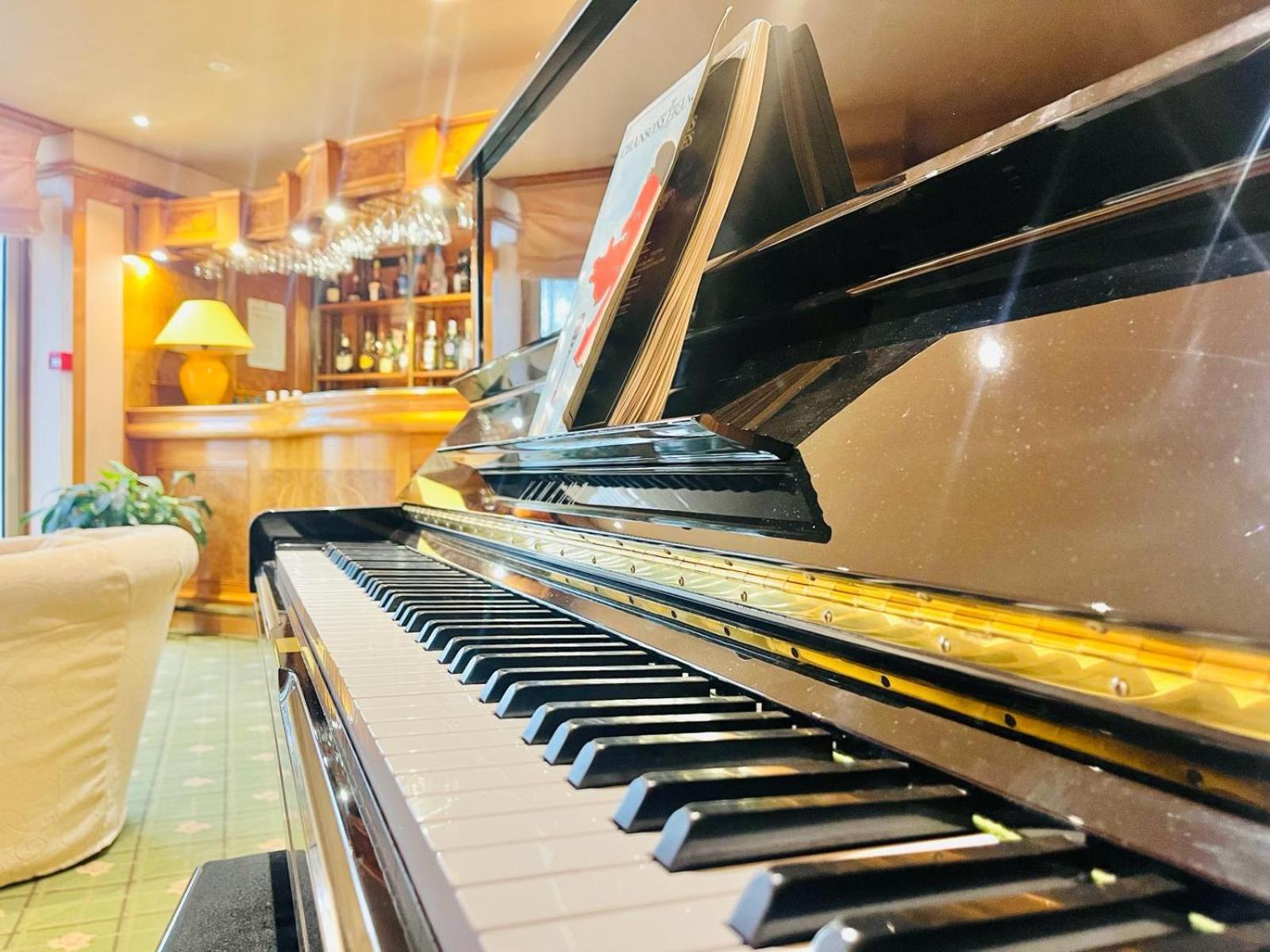 Logis Hotel Le Rivage Gien Kültér fotó