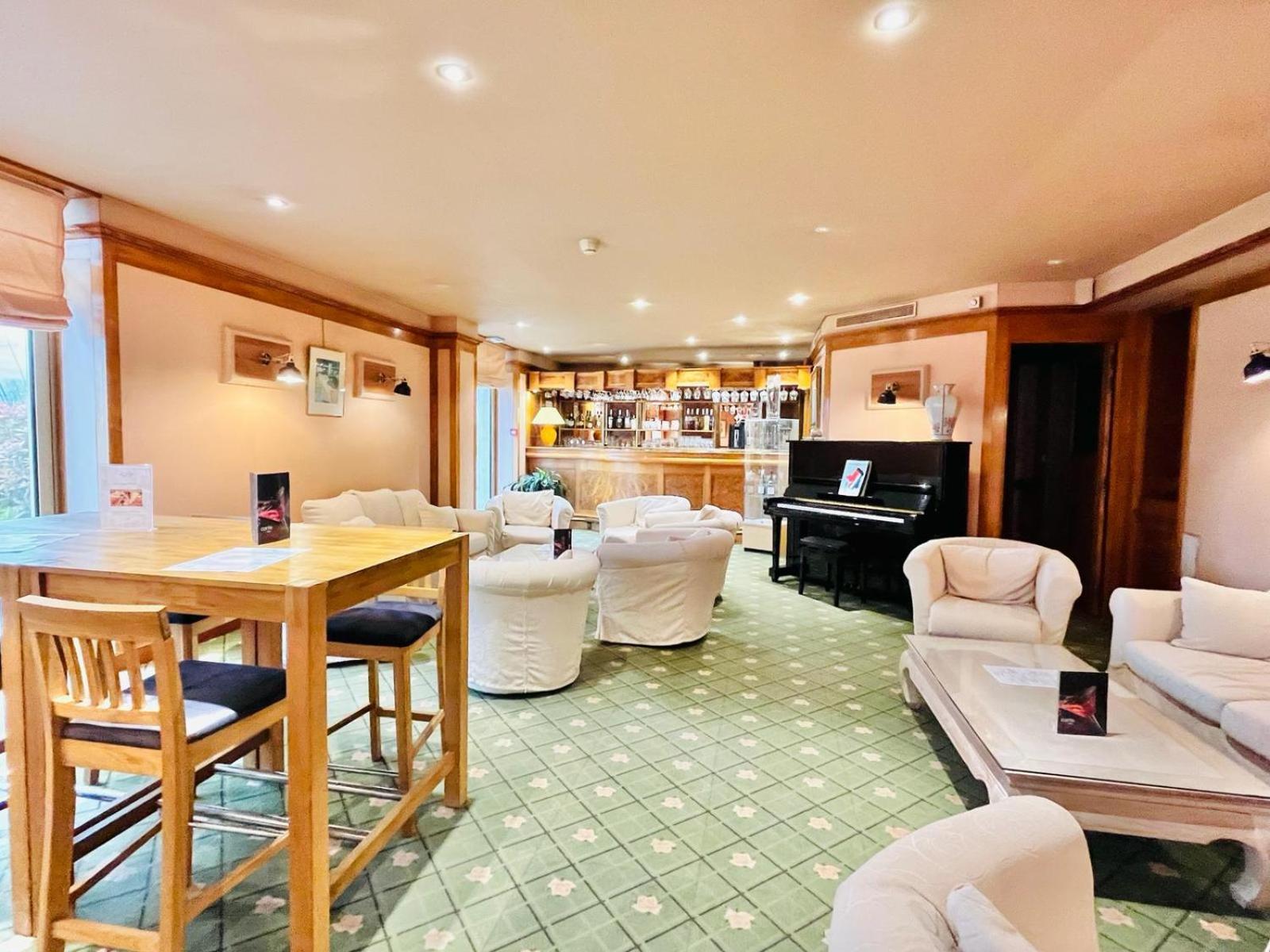 Logis Hotel Le Rivage Gien Kültér fotó
